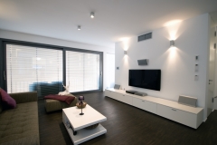 TV-on-the-wall-with-home-cinema